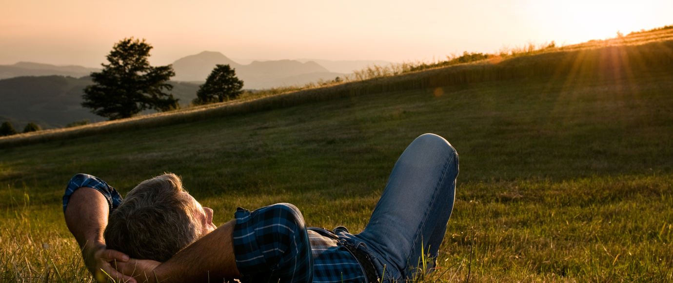 Stockfoto liggend op gras